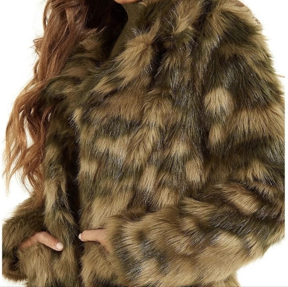 GUESS Tamie Camo Print Faux Fur Jacket, Army Olive, Sz Medium - Picture 5 of 5